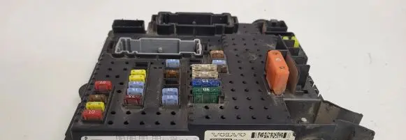 Volvo XC70 Fuse module 30786646 28080156 07W042