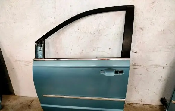 Chrysler Town & Country V Front door