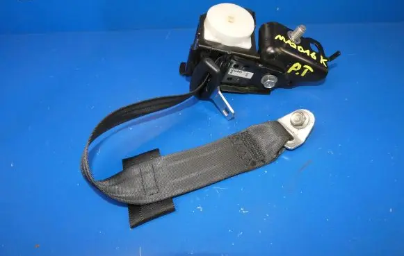 Mazda 6 Rear seatbelt