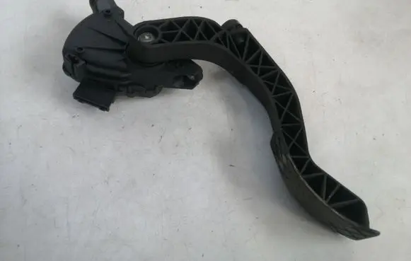Audi A6 S6 C5 4B Accelerator throttle pedal 8D1723523F