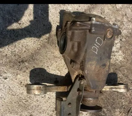 Mitsubishi Pajero Front axle beam 
