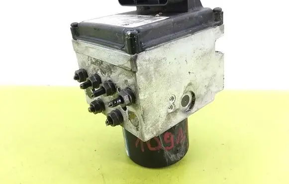 Volkswagen PASSAT B6 ABS Pump 16332402
