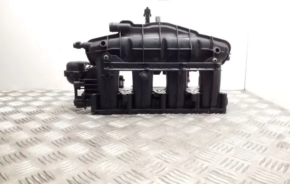 Audi Q3 8U Intake manifold 06J133185EA 06J133317M
