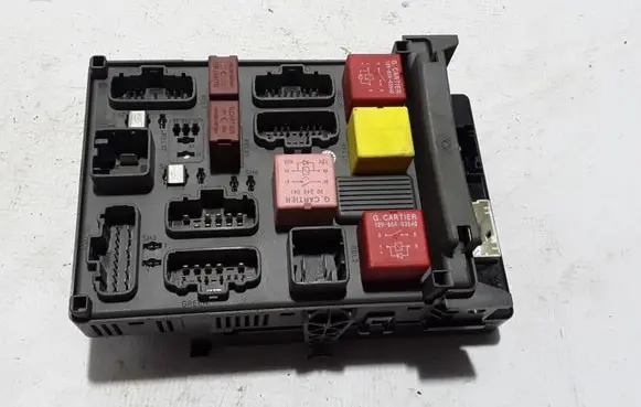 Renault Espace - Grand espace IV Fuse module 8200368392