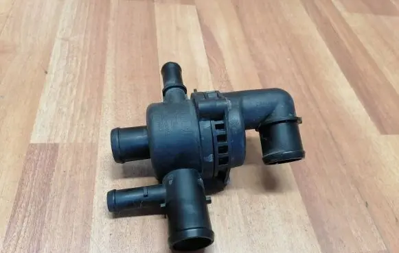 Thermostat/thermostat housing
