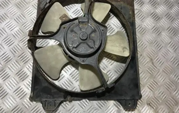Radiator cooling fan shroud