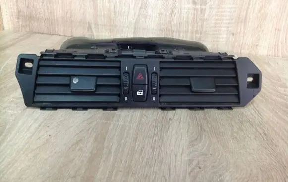 BMW 5 E60 E61 Dash center air vent grill 695361802 05114001