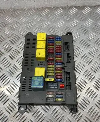 Land Rover Freelander Fuse box set 518665104