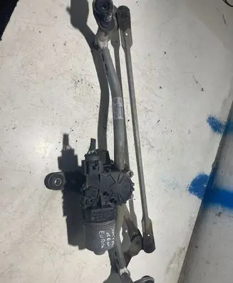 Volkswagen Jetta VI Front wiper linkage and motor 6004fl0009