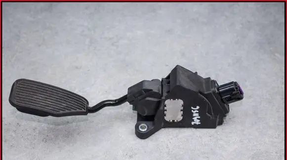 Peugeot 108 Accelerator throttle pedal 781100H060