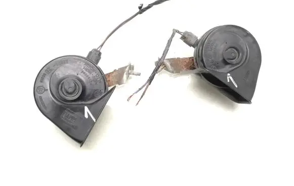 BMW 3 E46 Horn signal 8379710 8379713