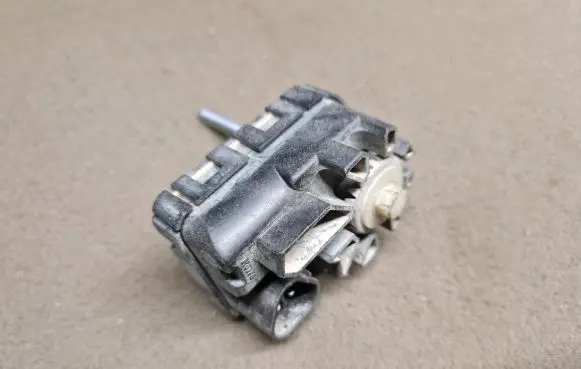 Headlight level adjustment motor