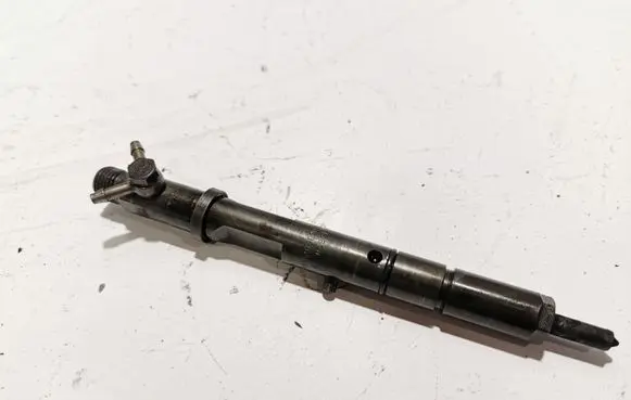 Audi A4 S4 B7 8E 8H Fuel injector 059130201G