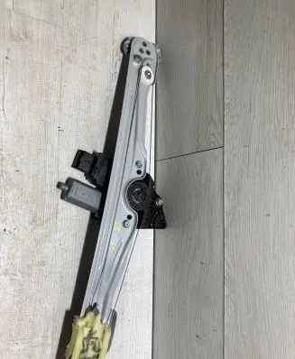 Opel Crossland X Front door window regulator with motor 3913855