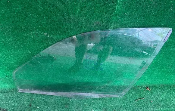 Fiat Albea Front door window glass four-door