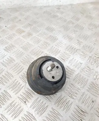 BMW 5 E39 Engine mount bracket