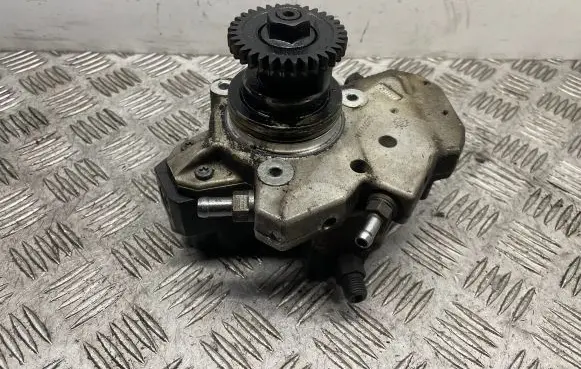 Mercedes-Benz E C207 W207 Fuel injection high pressure pump A6420700801 0445010210
