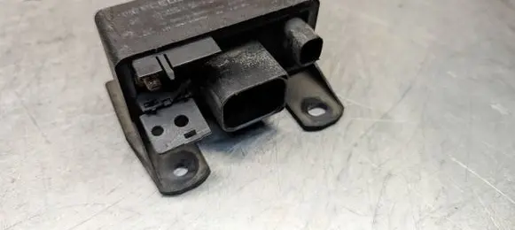 Glow plug pre-heat relay