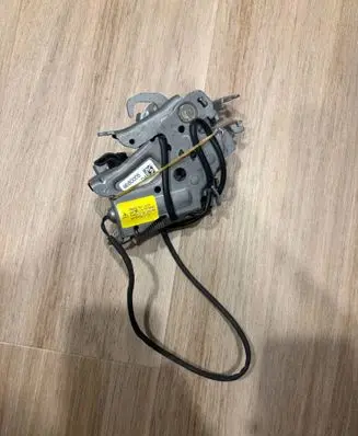 BMW 5 G60 G61 Engine bonnet/hood lock/catch 9880005