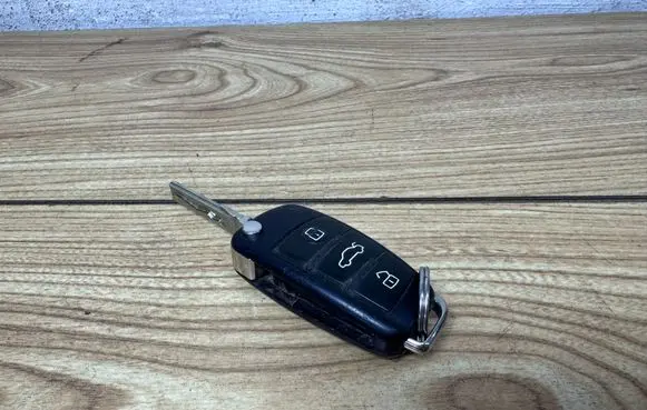 Audi Q7 4L Ignition key/card 4F0837220R