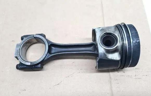 Skoda Superb B6 (3T) Piston with connecting rod 038J
