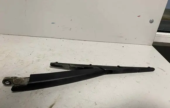Nissan Qashqai Rear wiper blade arm 33493