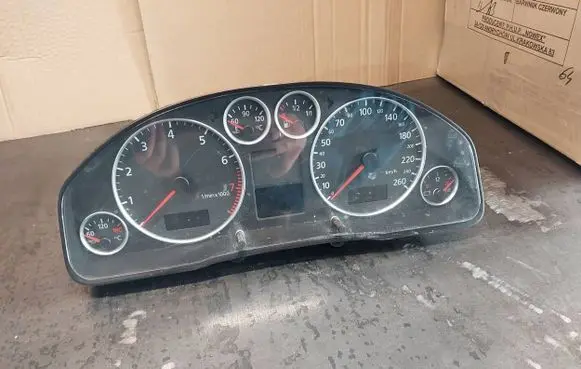 Audi A6 S6 C5 4B Speedometer (instrument cluster) 4B0920900R