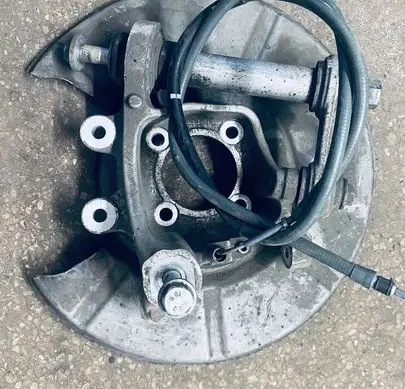 BMW M5 Rear wheel hub 33322282960