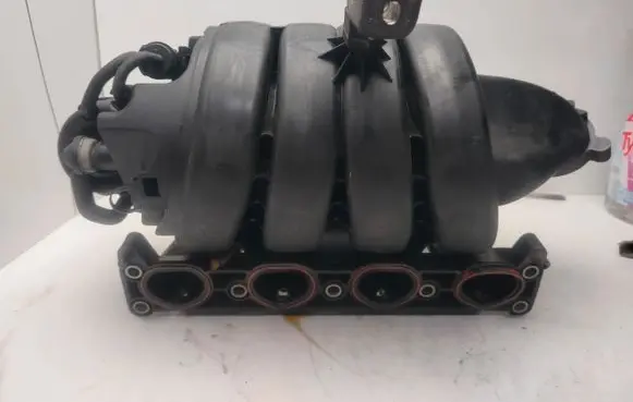 Opel Astra J Intake manifold 55563685