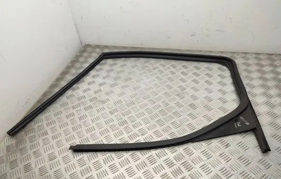 Opel Combo E Rubber seal front door window/glass 9818023580
