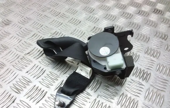 Mazda 6 Rear seatbelt