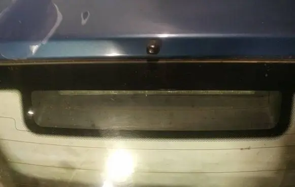Nissan Almera Tino Third/center stoplight
