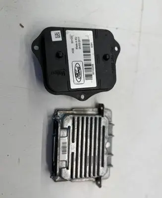 Ford Kuga II Xenon control unit/module 90100295 89089352
