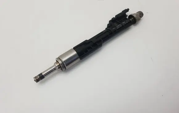 BMW 2 F22 F23 Fuel injector 7639994 13647639994 0261500172