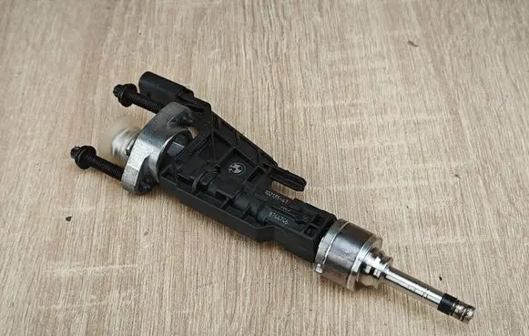 BMW X5 G05 Fuel injector 8744746