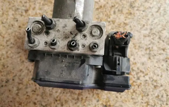 Seat Alhambra (Mk2) ABS Pump 7N0614109R