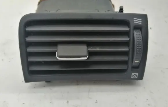 Toyota Avensis T250 Dashboard side air vent grill/cover trim 5566005090