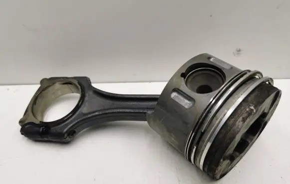 Mercedes-Benz C W204 Piston with connecting rod A6460300517 6460300517 A6460300120