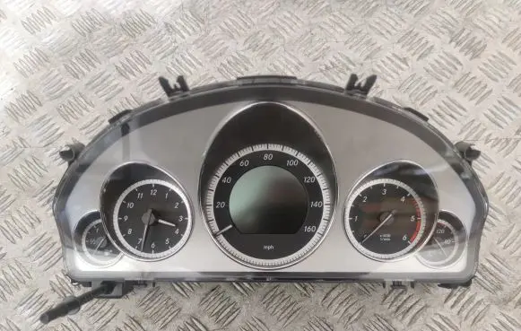 Speedometer (instrument cluster)
