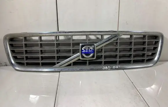 Volvo S80 Front bumper upper radiator grill 8659947