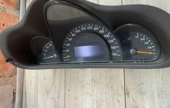 Mercedes-Benz C W203 Speedometer (instrument cluster) A2035404247