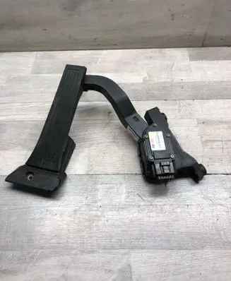 Hyundai i40 Accelerator throttle pedal 327263Z000