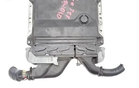 Toyota Avensis T270 Engine control unit/module 8966105D22 MB2759001921