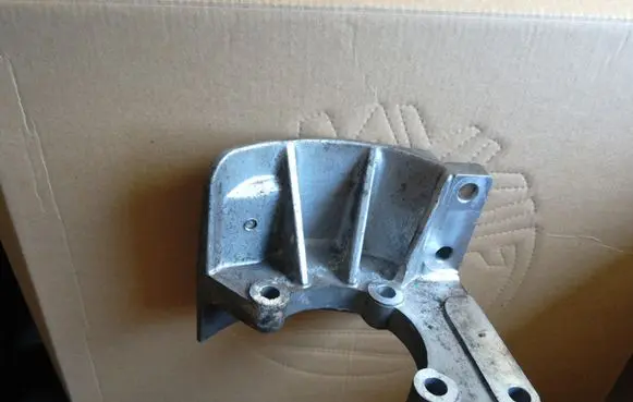 Chevrolet Captiva Engine mounting bracket
