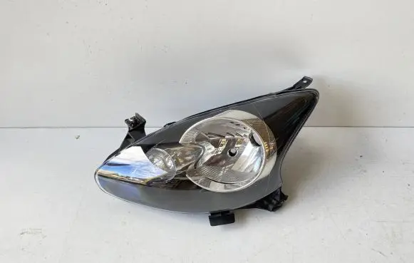 Toyota Aygo AB10 Headlight/headlamp 811500H070
