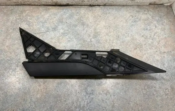 BMW i3 Front door glass trim molding 7453548