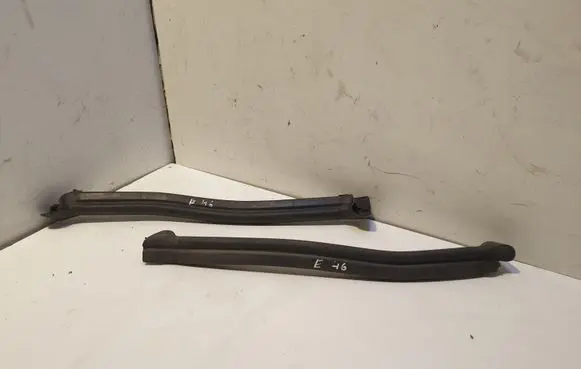 BMW 3 E46 Engine compartment rubber 82158931 82158941