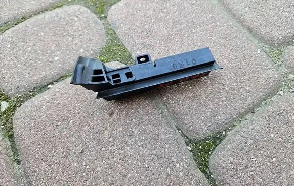 Toyota Camry VIII XV70 Front door electric window regulator 01R8-