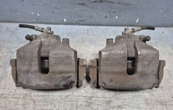 Volkswagen PASSAT B7 Front brake caliper 