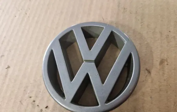 Volkswagen PASSAT B3 Manufacturer badge logo/emblem 357853601E